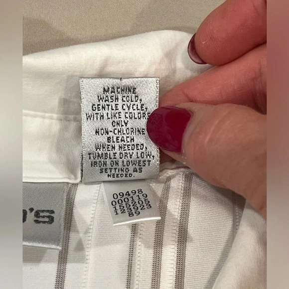 Chico’s winter white blouse. Fabric detail some sheer, some raised texture Sz 3 - Picture 5 of 8